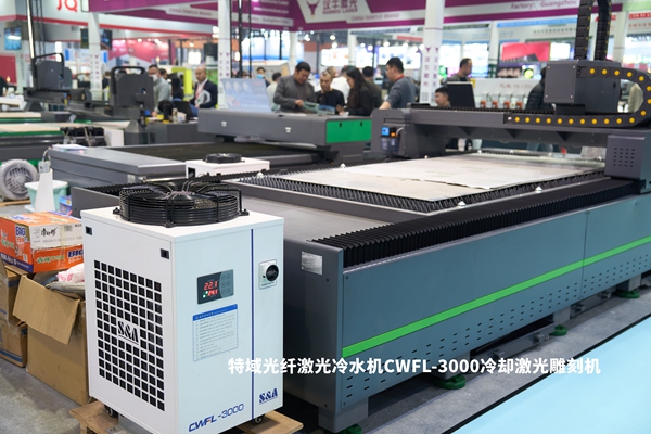 濟(jì)南客戶購(gòu)買(mǎi)特域光纖激光冷水機(jī)CWFL-3000為其激光雕刻機(jī)穩(wěn)定控溫